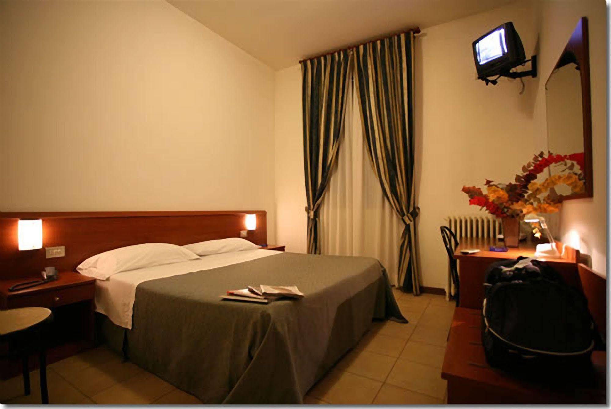 Hotel Paradiso Milan Exterior photo